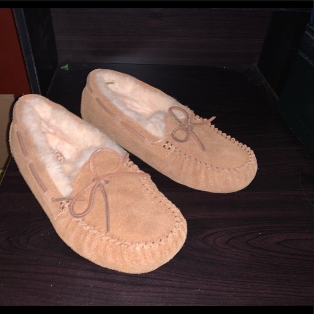 UGG Dakota Moccasins, size 5